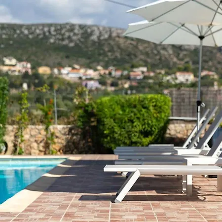 Zephyros, 7 Minute Walk To Eglina Vila *