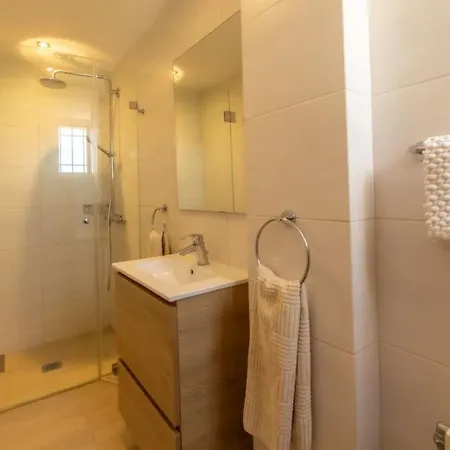 Zephyros, 7 Minute Walk To Eglina Vila *