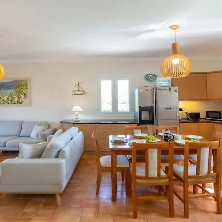 Zephyros, 7 Minute Walk To Eglina Minia