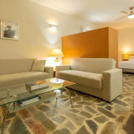 Zephyros, 7 Minute Walk To Eglina Villa *