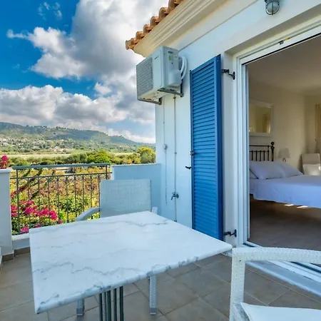 Zephyros, 7 Minute Walk To Eglina Villa