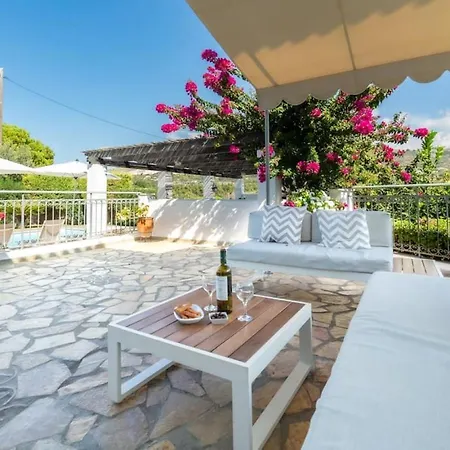 Zephyros, 7 Minute Walk To Eglina Villa