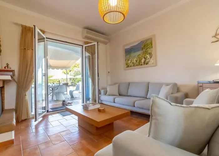 Zephyros, 7 Minute Walk To Eglina Villa *