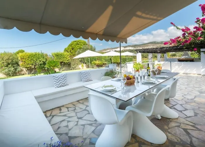Villa Zephyros, 7 Minute Walk To Eglina