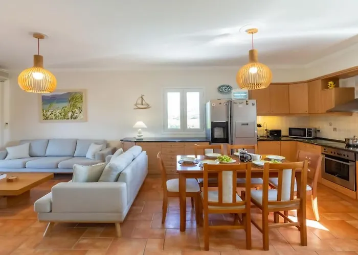 Zephyros, 7 Minute Walk To Eglina Minia