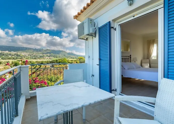 Zephyros, 7 Minute Walk To Eglina فيلة