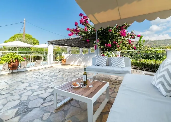 Zephyros, 7 Minute Walk To Eglina فيلة